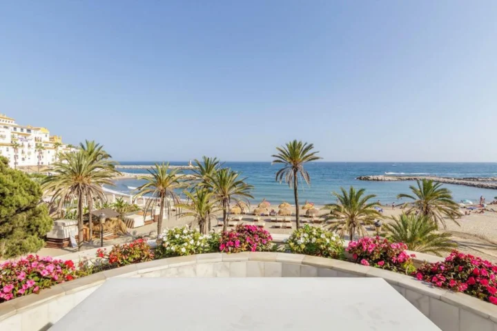 Apartament na środkowym piętrze Puerto Banús