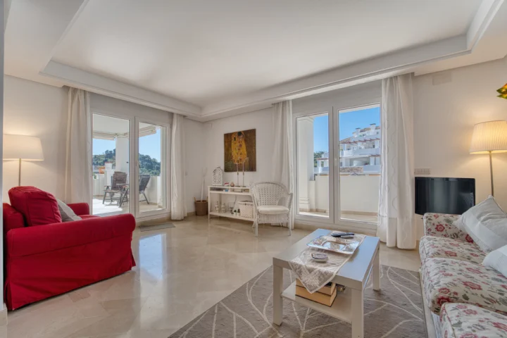 Apartament na środkowym piętrze Nueva Andalucía