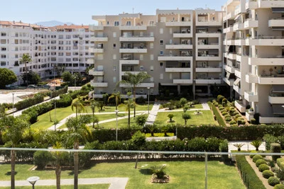 Apartament na środkowym piętrze La Campana