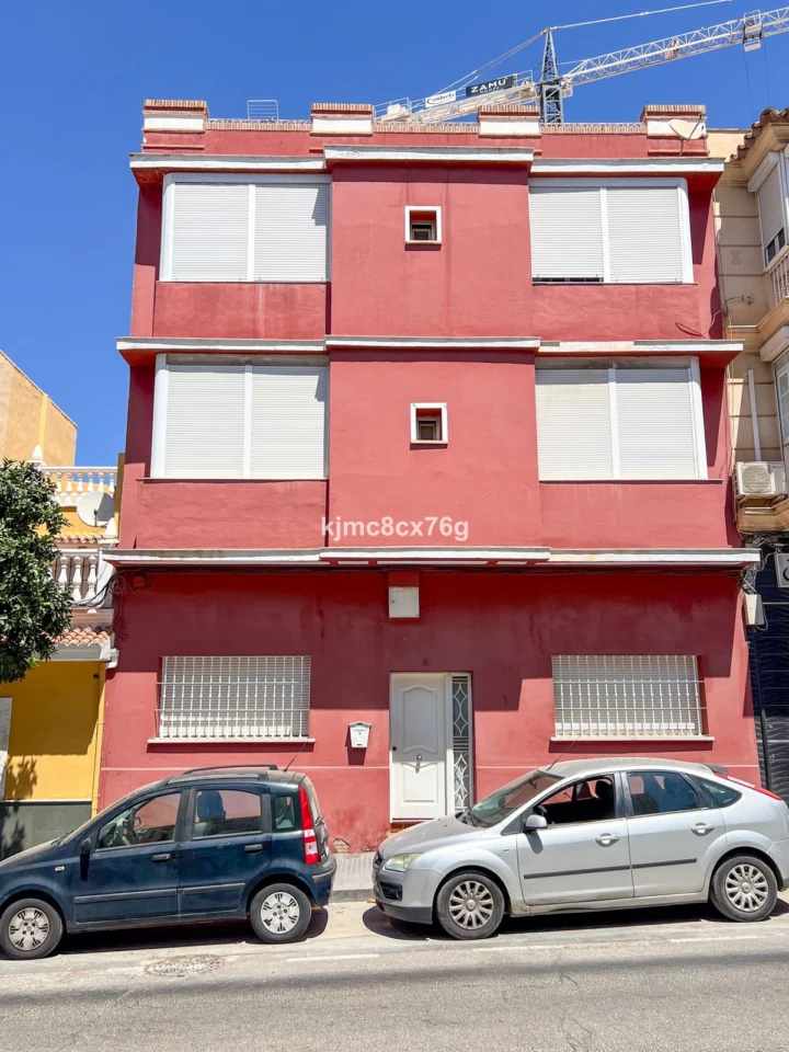 Apartament na środkowym piętrze Málaga