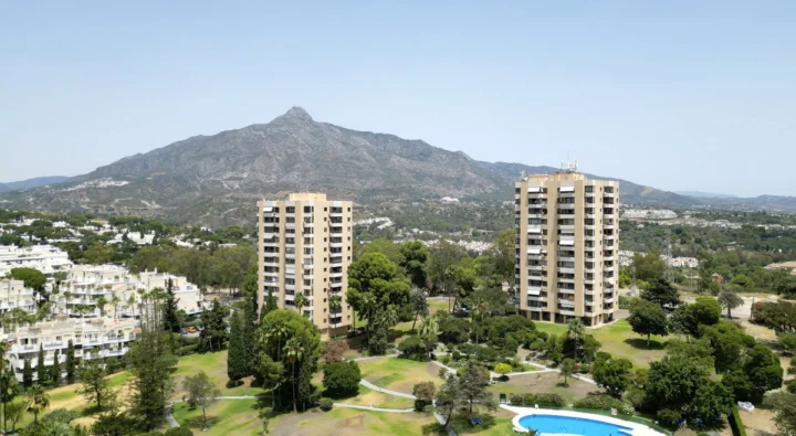 Apartament na środkowym piętrze Nueva Andalucía