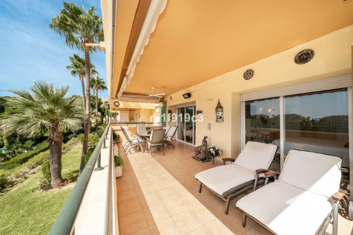 Apartament na środkowym piętrze Elviria
