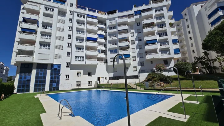 Apartament na środkowym piętrze Nueva Andalucía