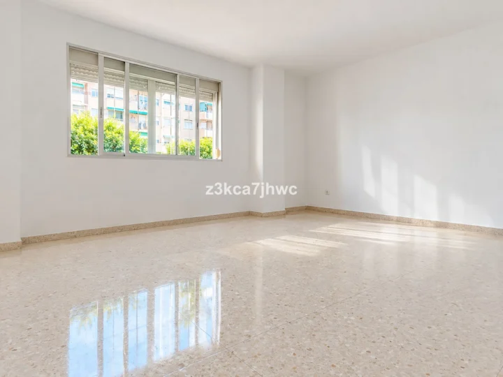 Apartament na środkowym piętrze Estepona
