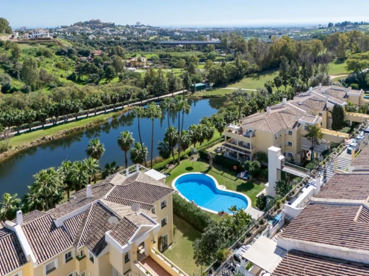 Apartament na środkowym piętrze La Quinta