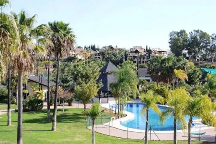 Apartament na środkowym piętrze Estepona