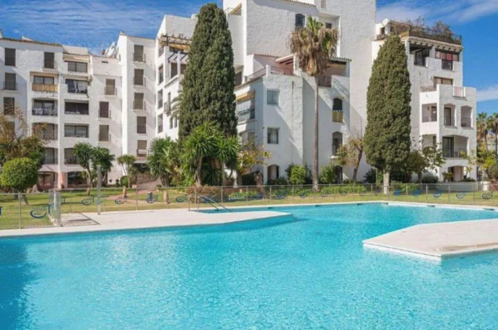 Apartament na środkowym piętrze Puerto Banús