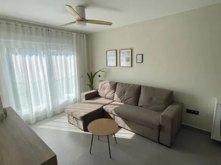 Apartament na środkowym piętrze Las Lagunas