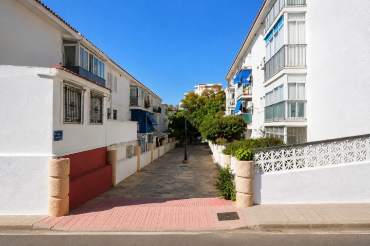 Apartament na środkowym piętrze Nueva Andalucía