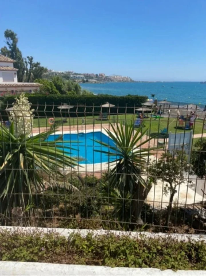 Apartament na środkowym piętrze Estepona