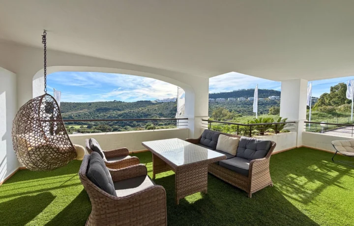 Apartament na środkowym piętrze Casares Playa