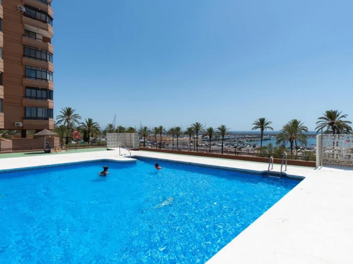 Apartament na środkowym piętrze Fuengirola