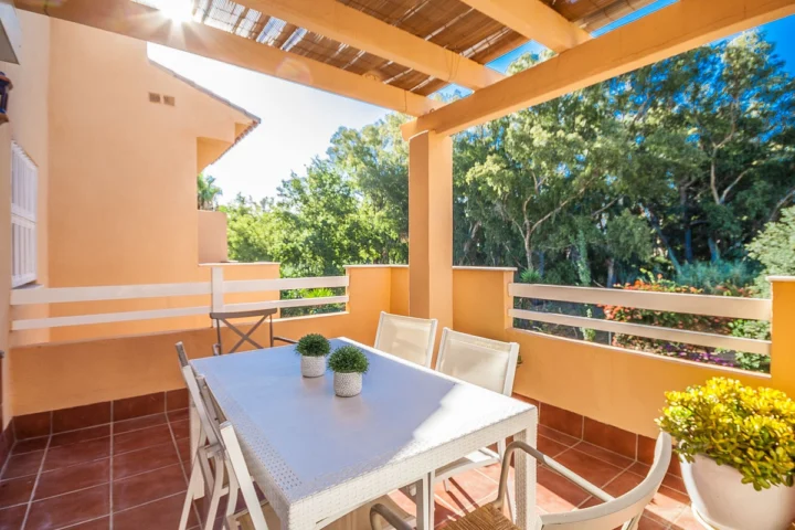 Apartament na środkowym piętrze Cabopino