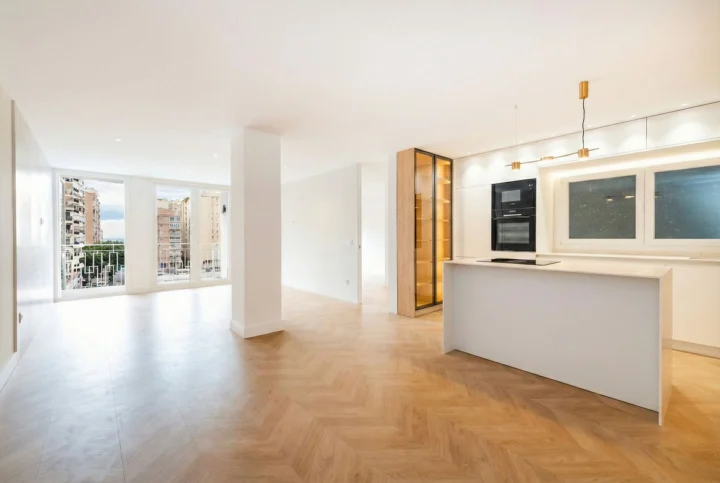Apartament na środkowym piętrze Malagueta