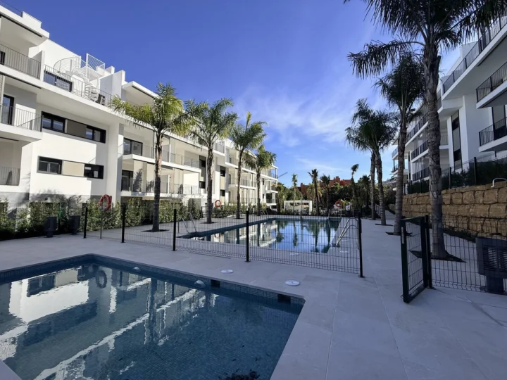 Apartament na środkowym piętrze Estepona