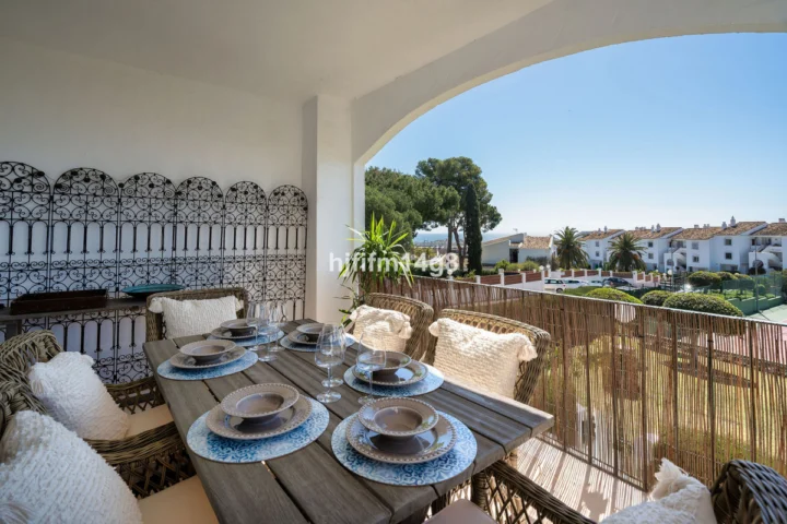 Apartament na środkowym piętrze Nueva Andalucía