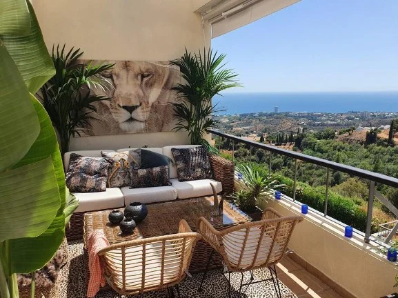 Apartament na środkowym piętrze Los Monteros
