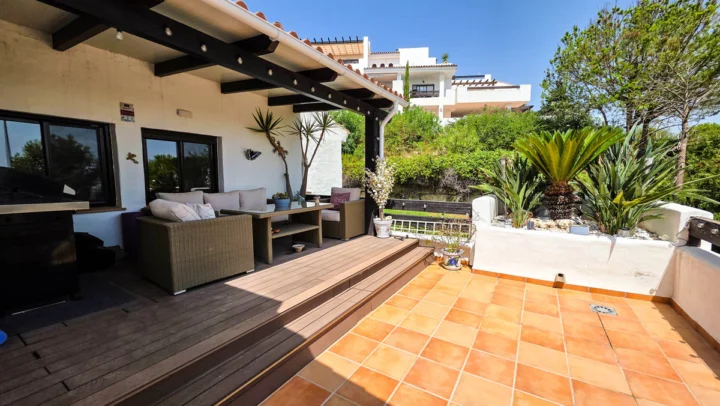 Apartament na środkowym piętrze Casares