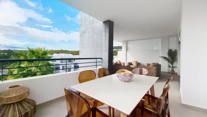 Apartament na środkowym piętrze Casares