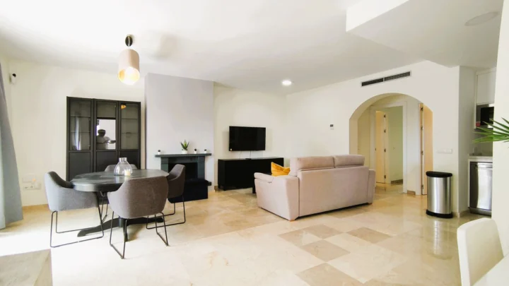 Apartament na środkowym piętrze Nueva Andalucía