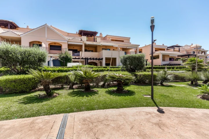 Apartament na środkowym piętrze Puerto Banús