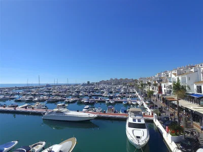 Apartament na środkowym piętrze Puerto Banús