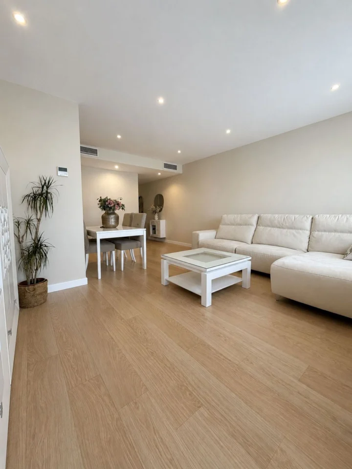 Apartament na środkowym piętrze El Pinillo