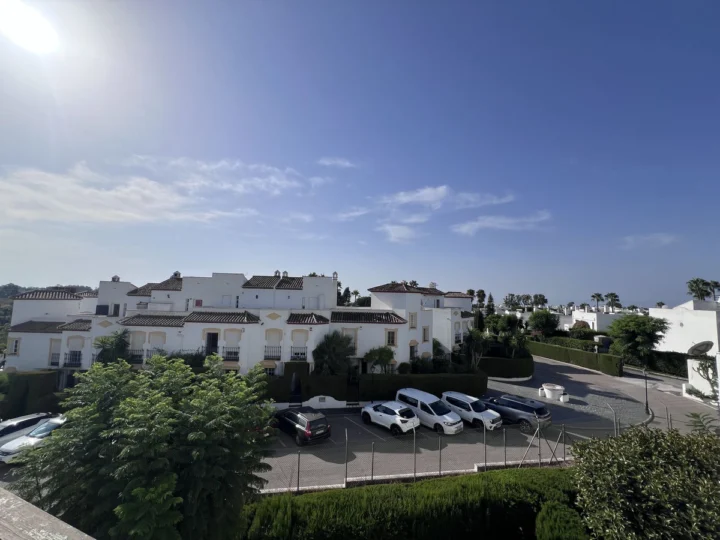 Apartament na środkowym piętrze Estepona