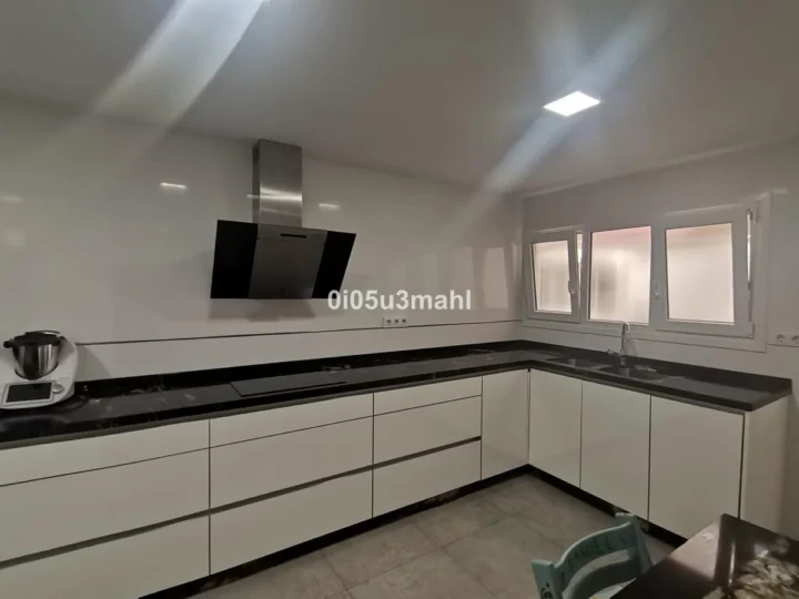 Apartament na środkowym piętrze El Palo