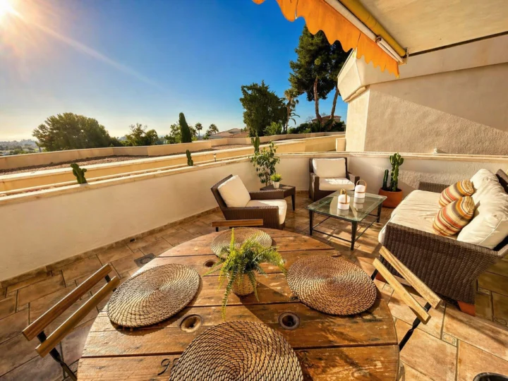 Apartament na środkowym piętrze Atalaya