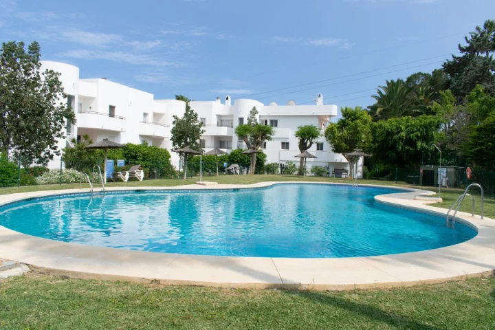 Apartament na środkowym piętrze Estepona