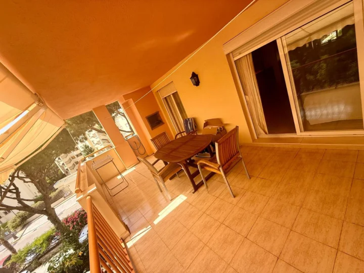 Apartament na środkowym piętrze Calahonda