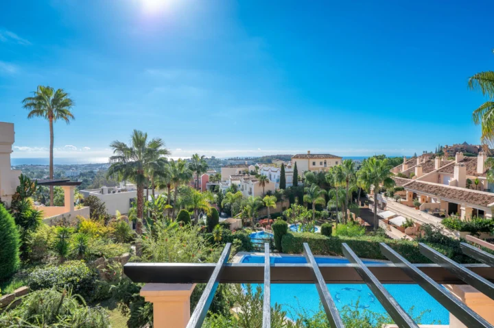 Apartament na środkowym piętrze Nueva Andalucía