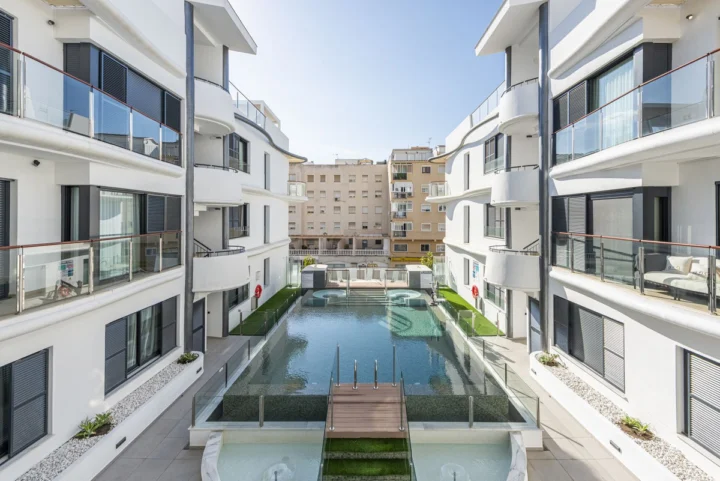 Apartament na środkowym piętrze Estepona