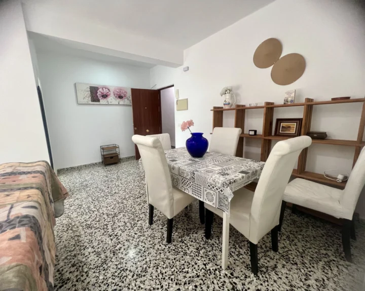 Apartament na środkowym piętrze Málaga