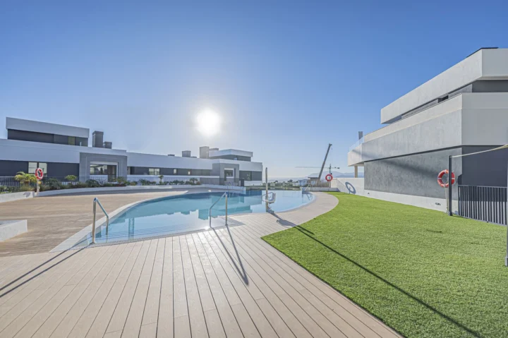 Apartament na środkowym piętrze Altos de los Monteros