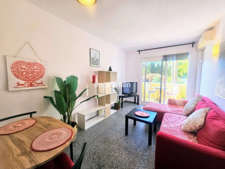 Apartament na środkowym piętrze Artola