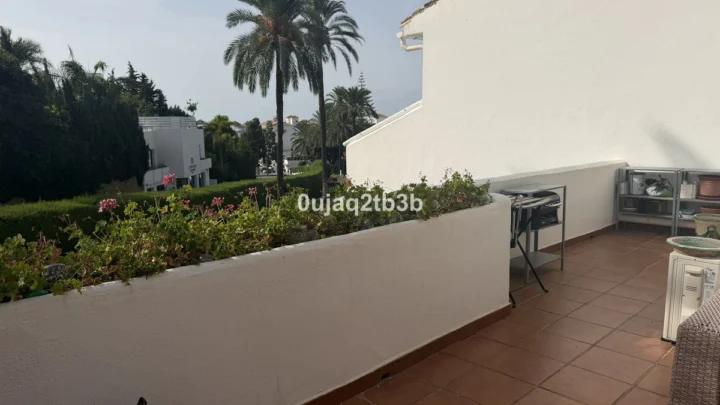 Apartament na środkowym piętrze Nueva Andalucía
