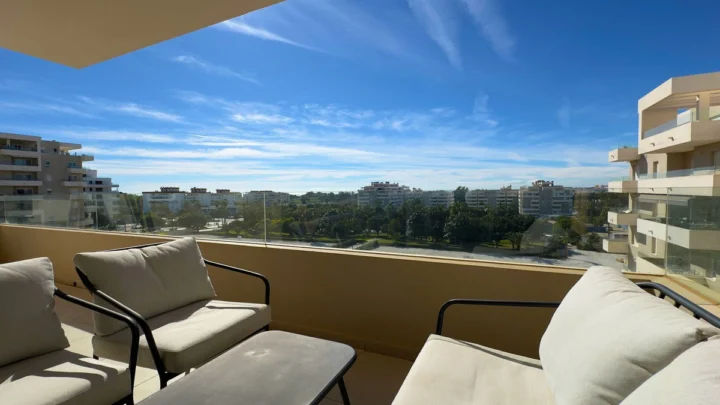 Apartament na środkowym piętrze La Campana