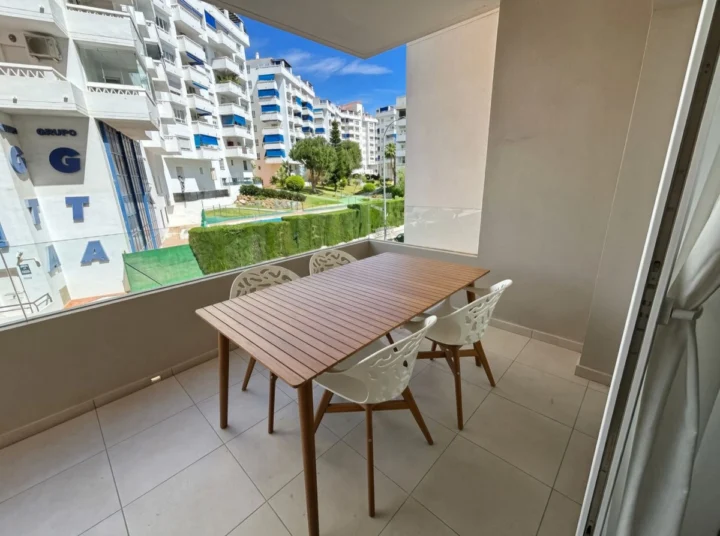 Apartament na środkowym piętrze La Campana