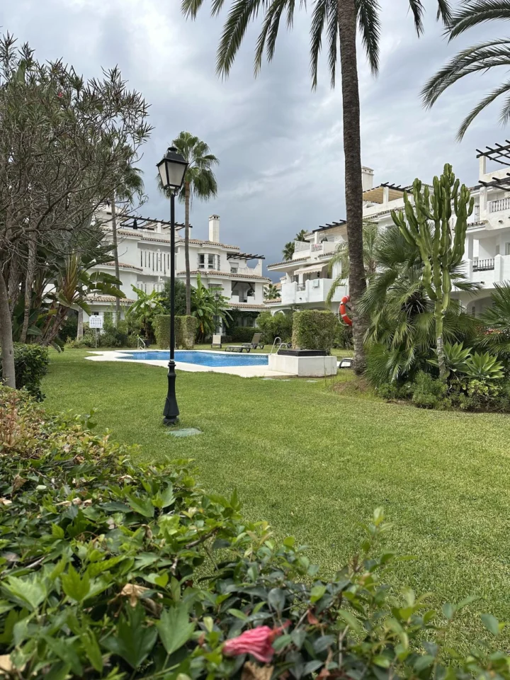 Apartament na środkowym piętrze Puerto Banús
