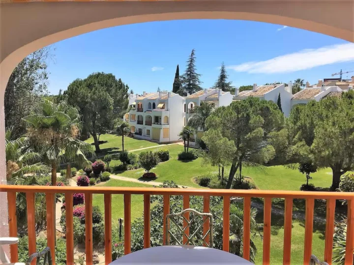 Apartament na środkowym piętrze Nueva Andalucía