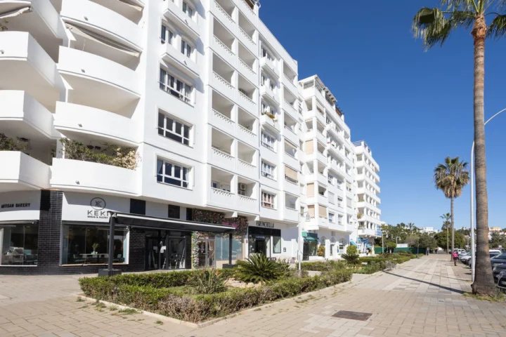 Apartament na środkowym piętrze La Campana
