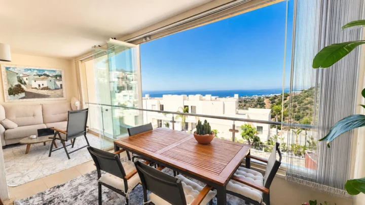 Apartament na środkowym piętrze Altos de los Monteros