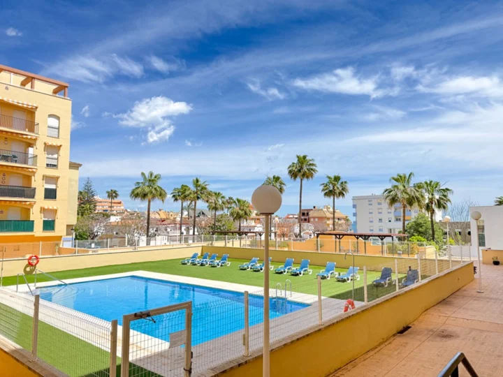 Apartament na środkowym piętrze San Luis de Sabinillas