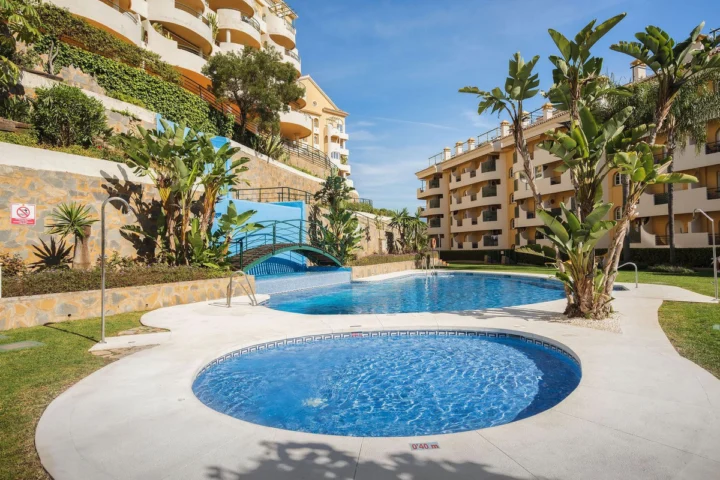 Apartament na środkowym piętrze Nueva Andalucía