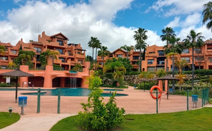 Apartament na środkowym piętrze Estepona