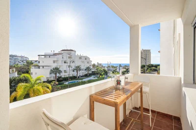 Apartament na środkowym piętrze Estepona