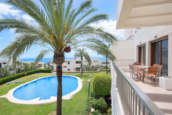 Apartament na środkowym piętrze Altos de los Monteros