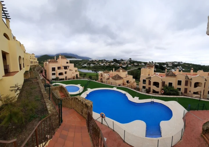 Apartament na środkowym piętrze Estepona